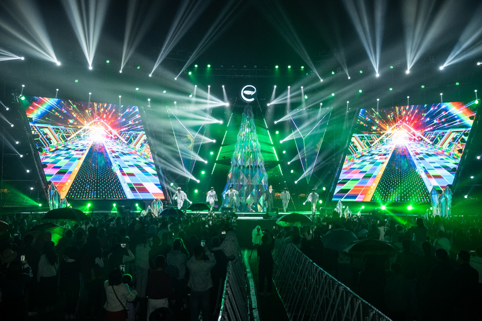 Eco Central Park Countdown 2025: Soái ca Mai Tiến Dũng hiện diện 