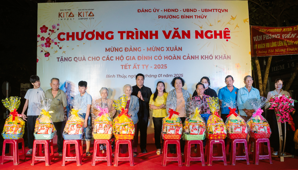 Kita Invest tặng quà Tết cho gia đình khó khăn tại phường Bình Thủy, TP Cần Thơ