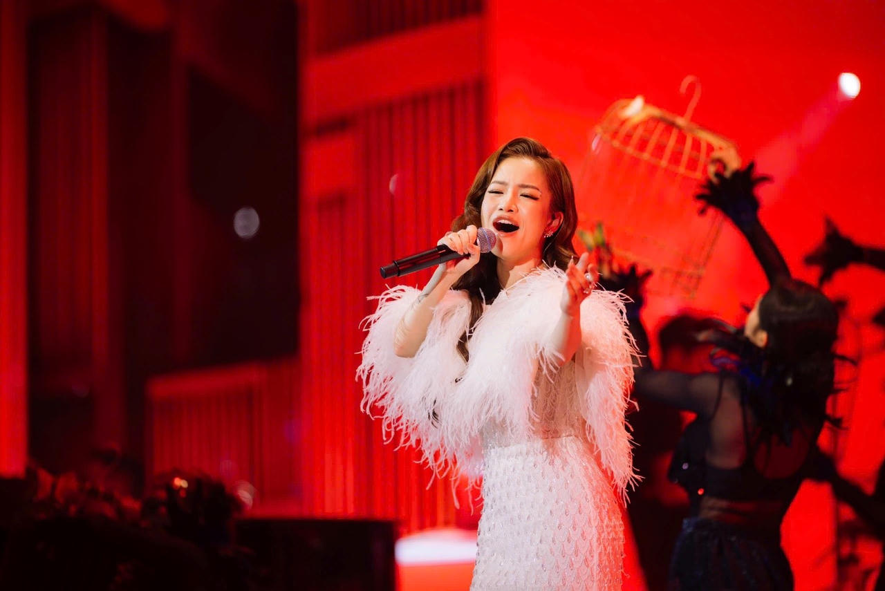 Đêm nhạc nghệ thuật 'Tâm thức tinh hoa': Điểm chạm cảm xúc của khách hàng cao cấp