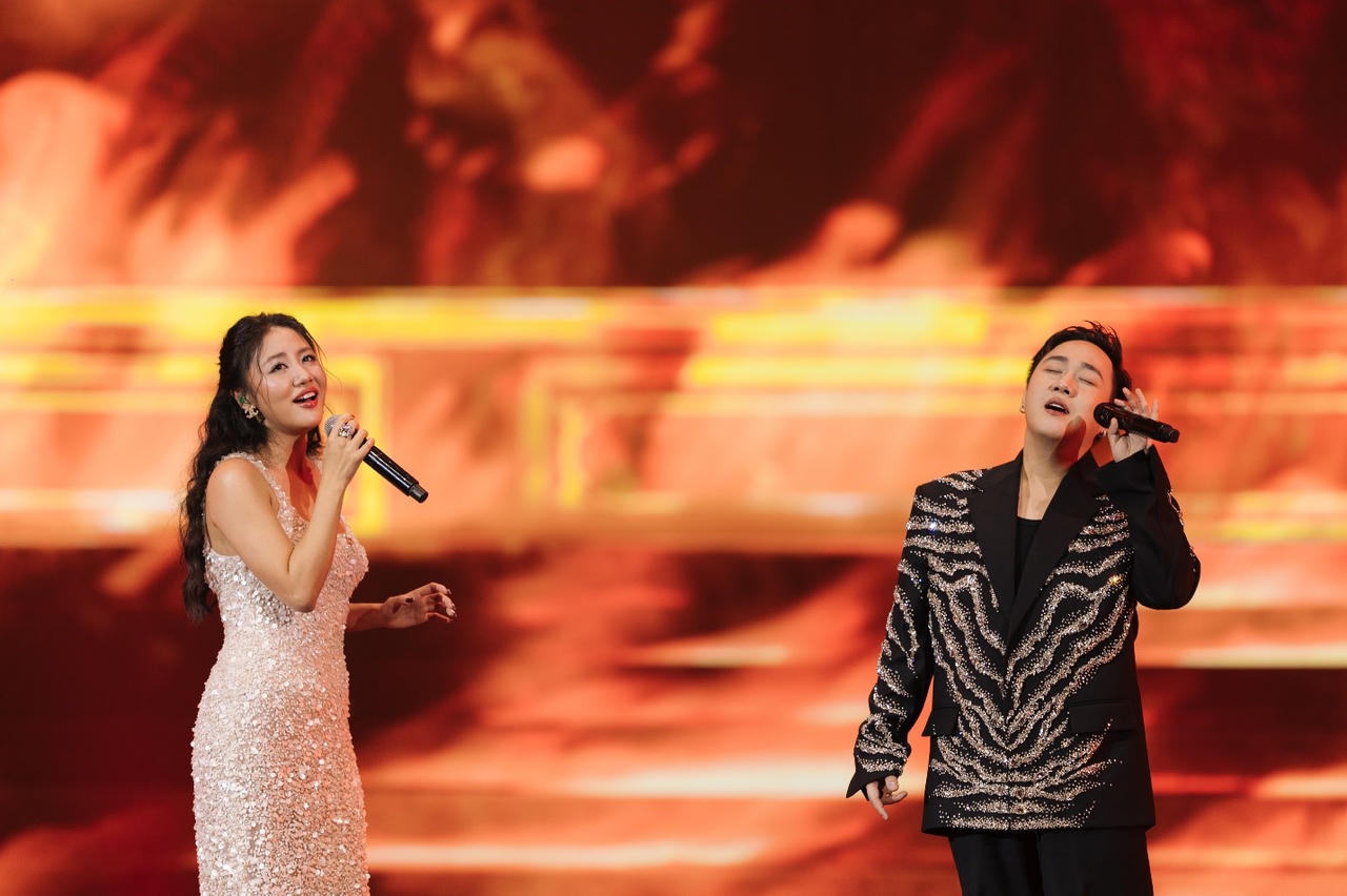 Đêm nhạc nghệ thuật 'Tâm thức tinh hoa': Điểm chạm cảm xúc của khách hàng cao cấp