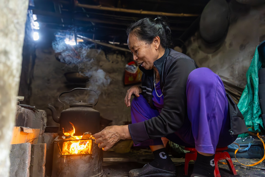 Bếp đun ít khói và bước chân đồng hành của Tập đoàn TH trên hành trình trung hoà carbon