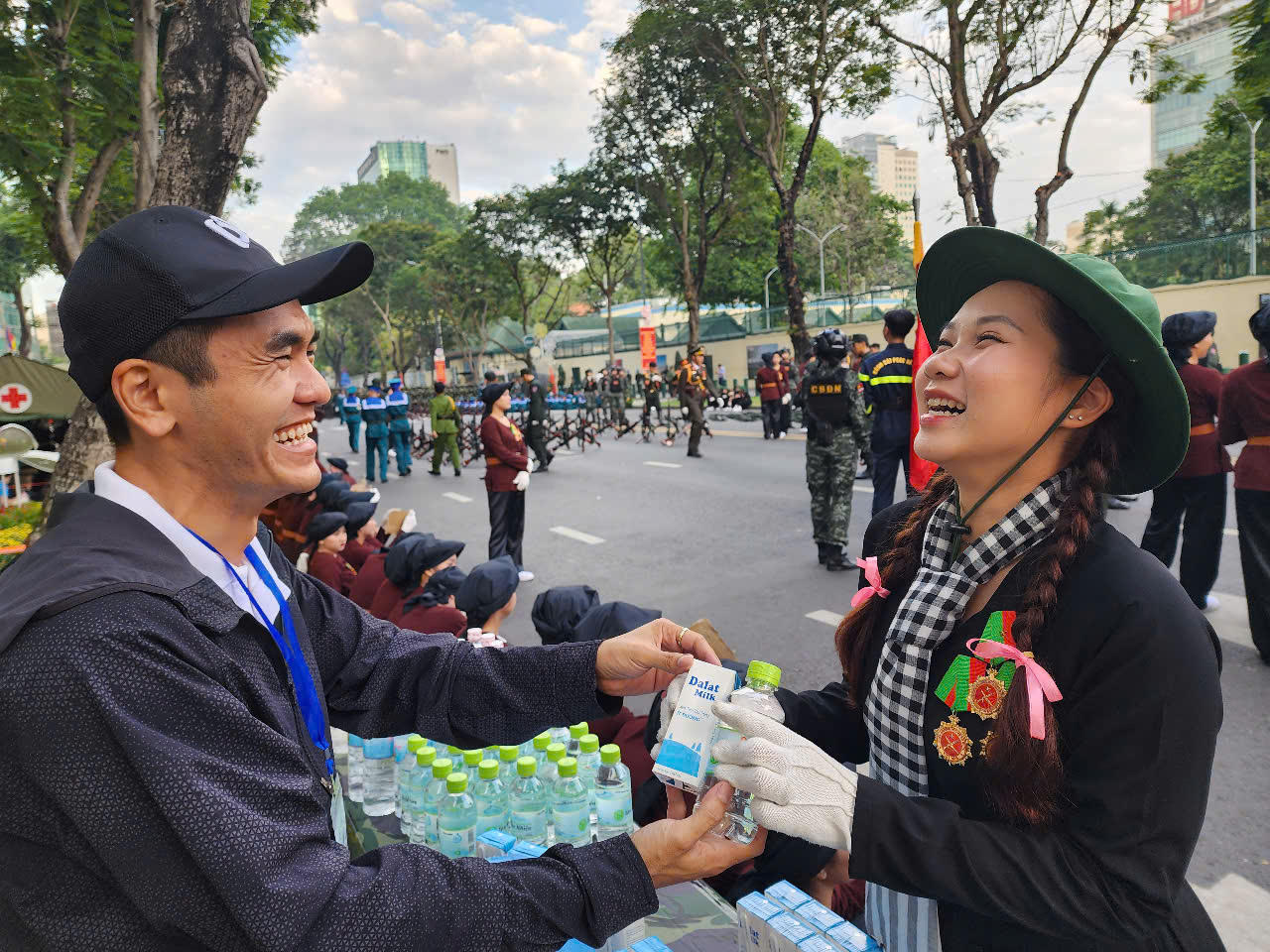 Dalatmilk tiếp sức tổng duyệt diễu binh, diễu hành mừng Đại lễ 30-4