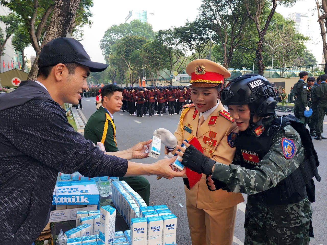 Dalatmilk tiếp sức tổng duyệt diễu binh, diễu hành mừng Đại lễ 30-4