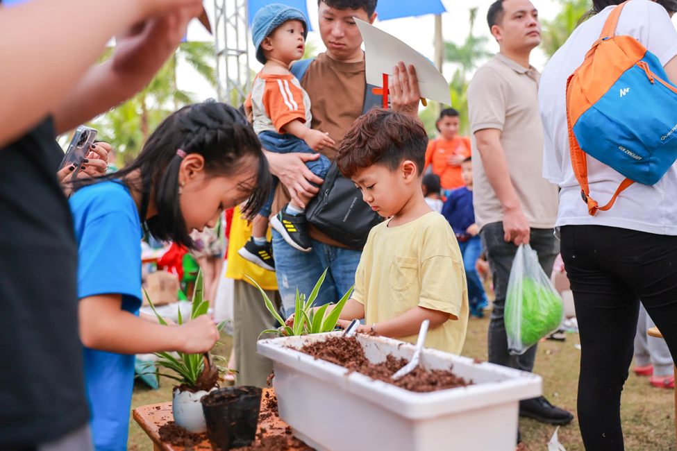 Sống lại tuổi thơ cùng “Lễ hội mùa hè Eco Central Park 2025”