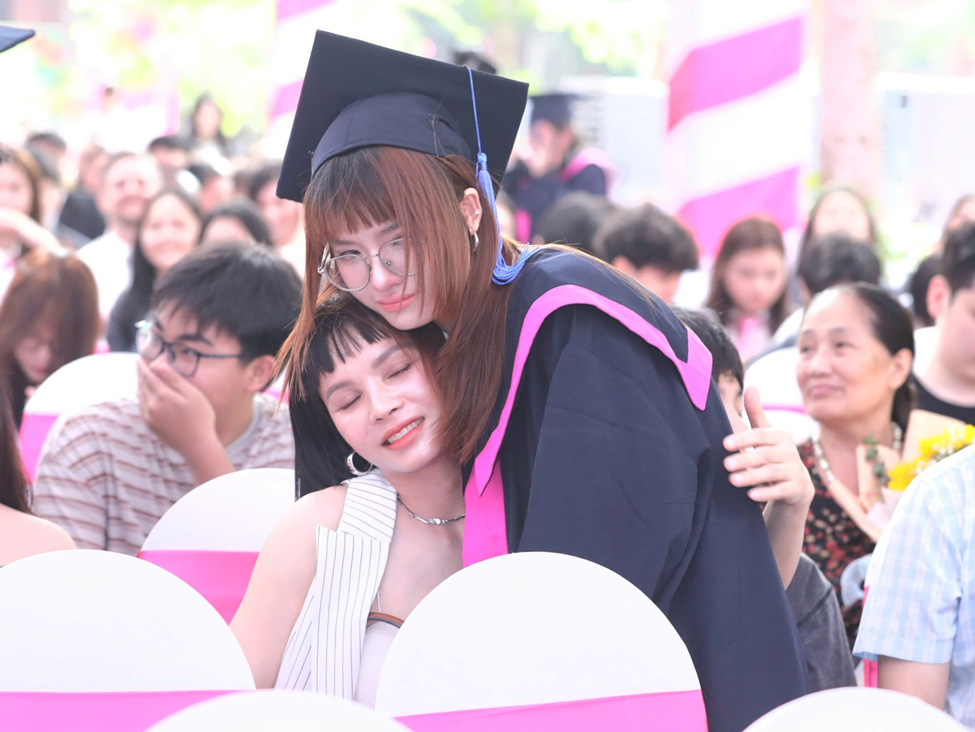 Lễ tốt nghiệp khóa đầu tiên của TH School Vinh: Một thế hệ tân tú tài đầy tự hào