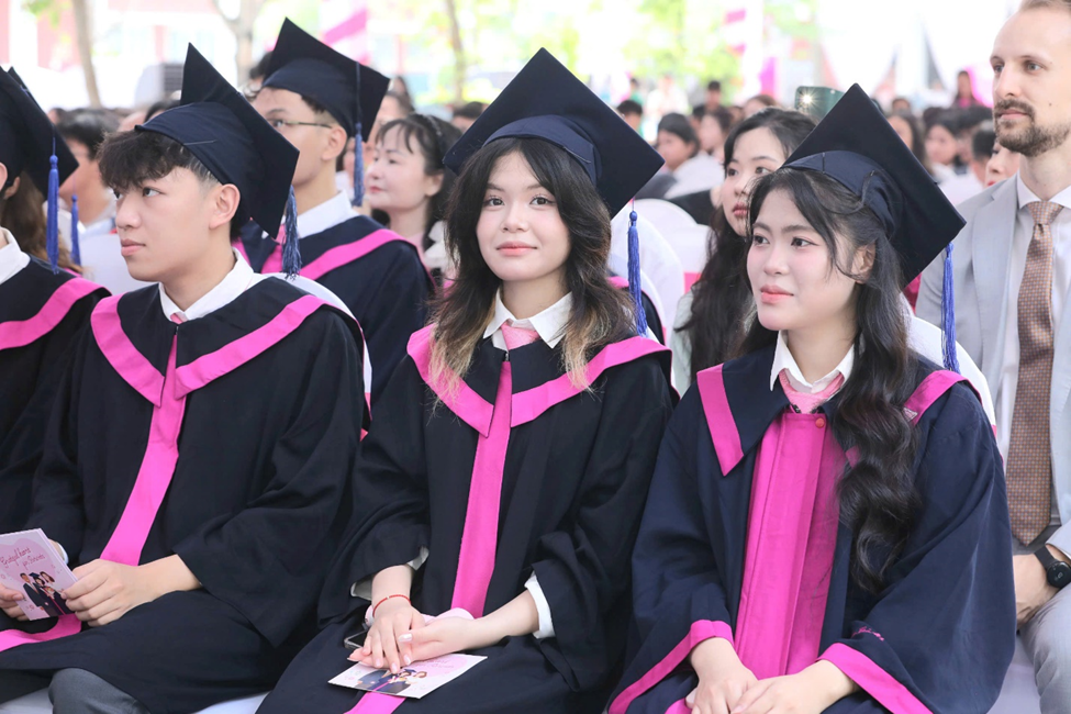 Lễ tốt nghiệp khóa đầu tiên của TH School Vinh: Một thế hệ tân tú tài đầy tự hào