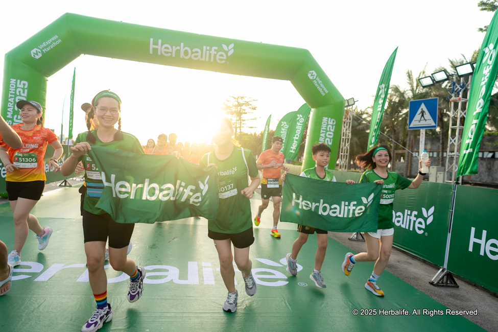 Herbalife Việt Nam đồng hành cùng VnExpress Marathon Hạ Long 2025: Chung tay kiến tạo Cộng đồng khỏe mạnh, tràn đầy năng lượng