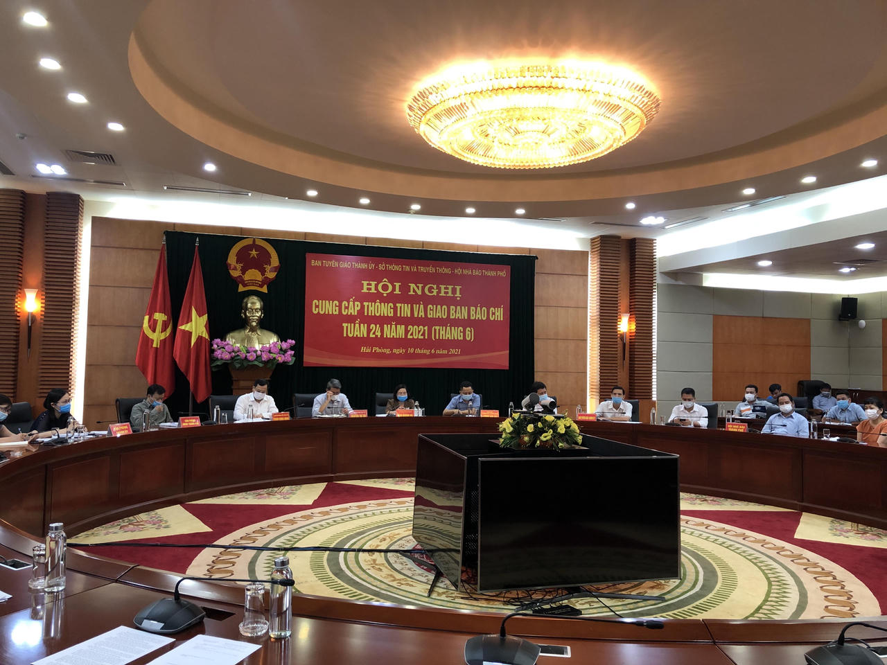 Sẽ xử lý nghiêm vụ thủ quỹ trường THPT Ngô Quyền vi phạm quy định chống dịch