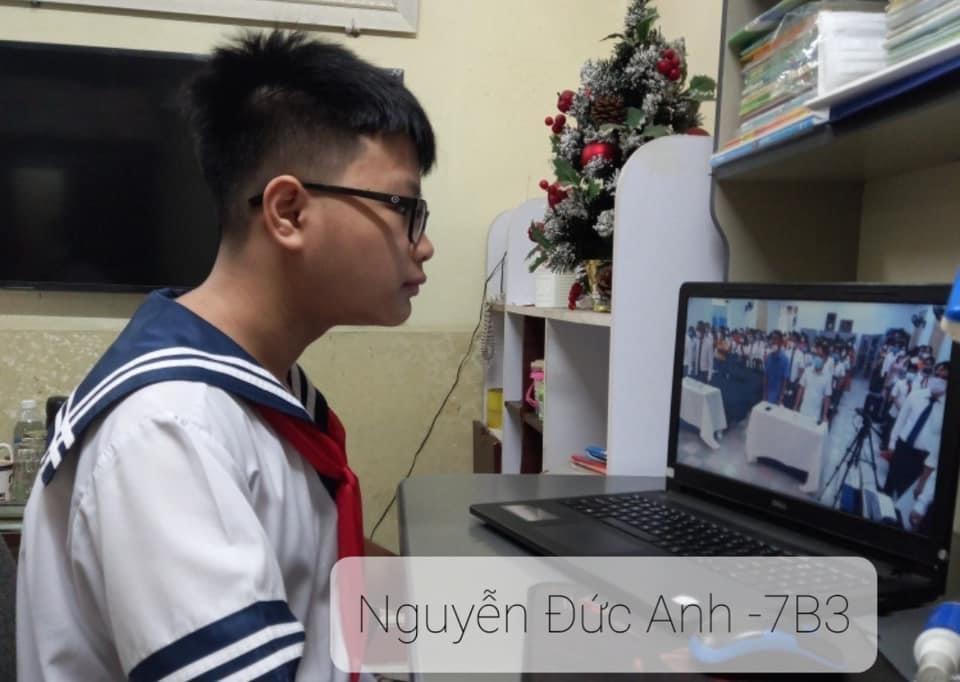 Học sinh đầu cấp tại Hải Phòng dự khai giảng trong thời tiết mưa lớn