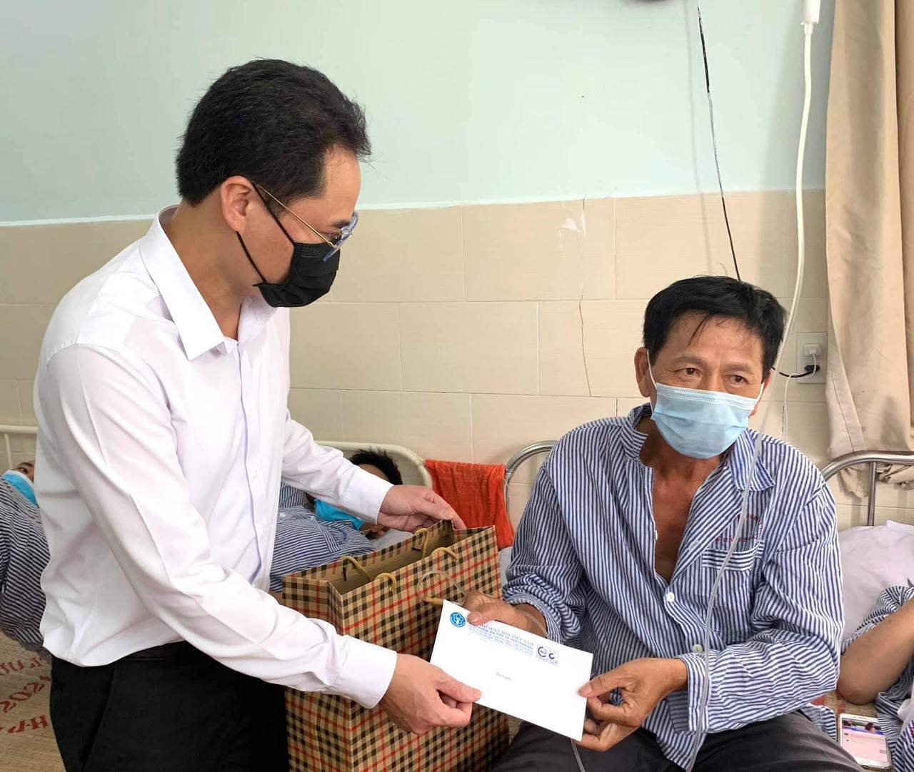 Bảo hiểm xã hội Hải Phòng đồng hành cùng tuyến đầu chống dịch