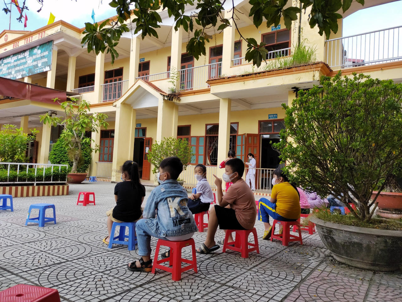 Hải Phòng xét nghiệm COVID-19 cho hơn 2.000 học sinh, giáo viên ở trường tiểu học có 2 ca dương tính