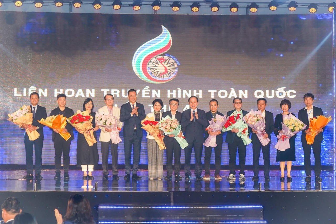 Phó Thủ tướng Trần Lưu Quang dự khai mạc Liên hoan Truyền hình toàn quốc lần thứ 41