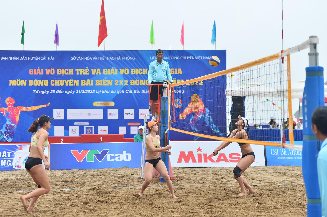 Bắn pháo hoa tầm thấp tại lễ Khai mạc Du lịch Cát Bà 2023