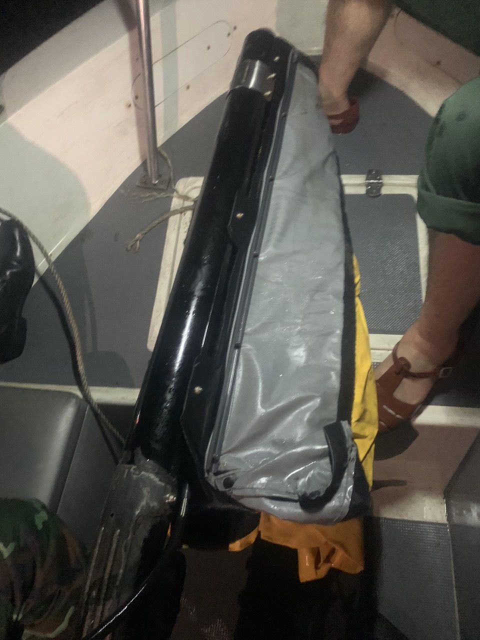 Tìm thấy hộp đen máy bay rơi tại vùng biển Hải Phòng- Quảng Ninh, dừng dịch vụ bay trực thăng tham quan