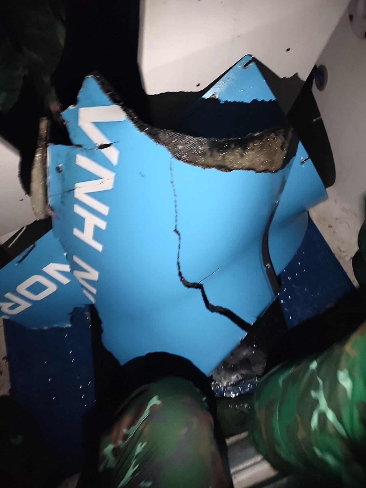 Tìm thấy hộp đen máy bay rơi tại vùng biển Hải Phòng- Quảng Ninh, dừng dịch vụ bay trực thăng tham quan