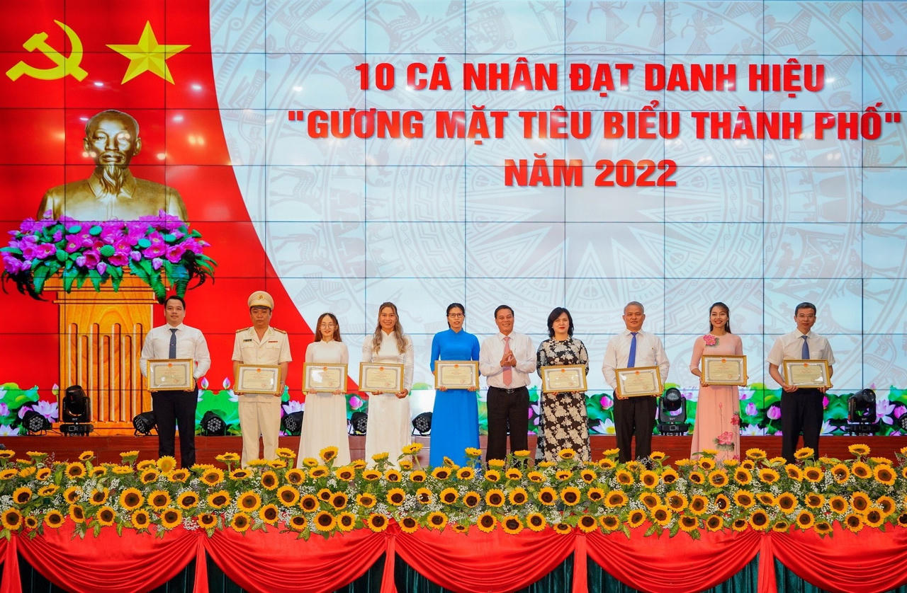 Hải Phòng biểu dương, tôn vinh điển hình tiên tiến thi đua yêu nước