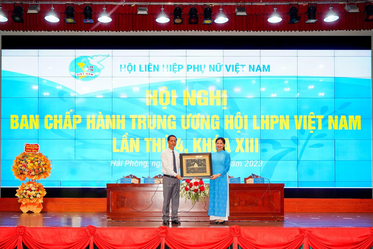 TW Hội LHPN Việt Nam huy động ủng hộ 82 căn nhà cho hộ nghèo 