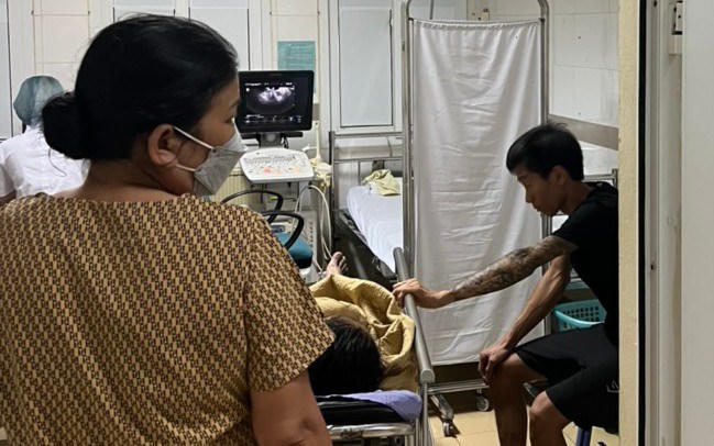 CSGT Hải Phòng cứu thành công một phụ nữ mang thai 7 tháng bị rơi xuống sông