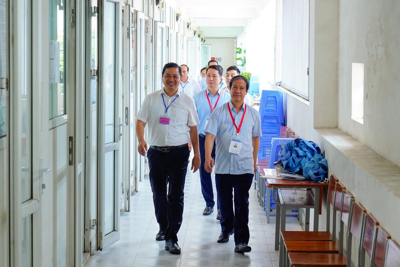 'Tiếp sức' cho thí sinh Hà Giang - Cà Mau thi tốt nghiệp THPT