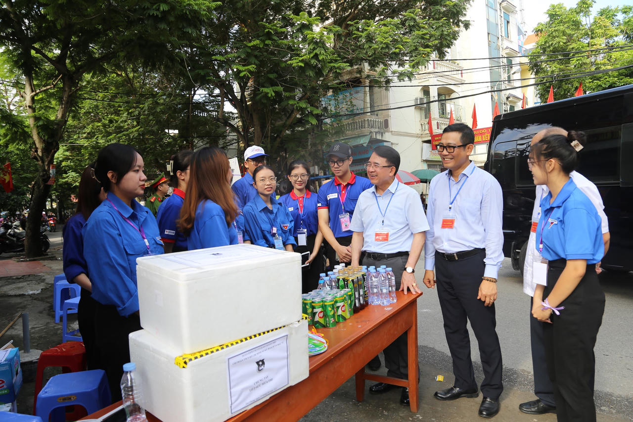 'Tiếp sức' cho thí sinh Hà Giang - Cà Mau thi tốt nghiệp THPT