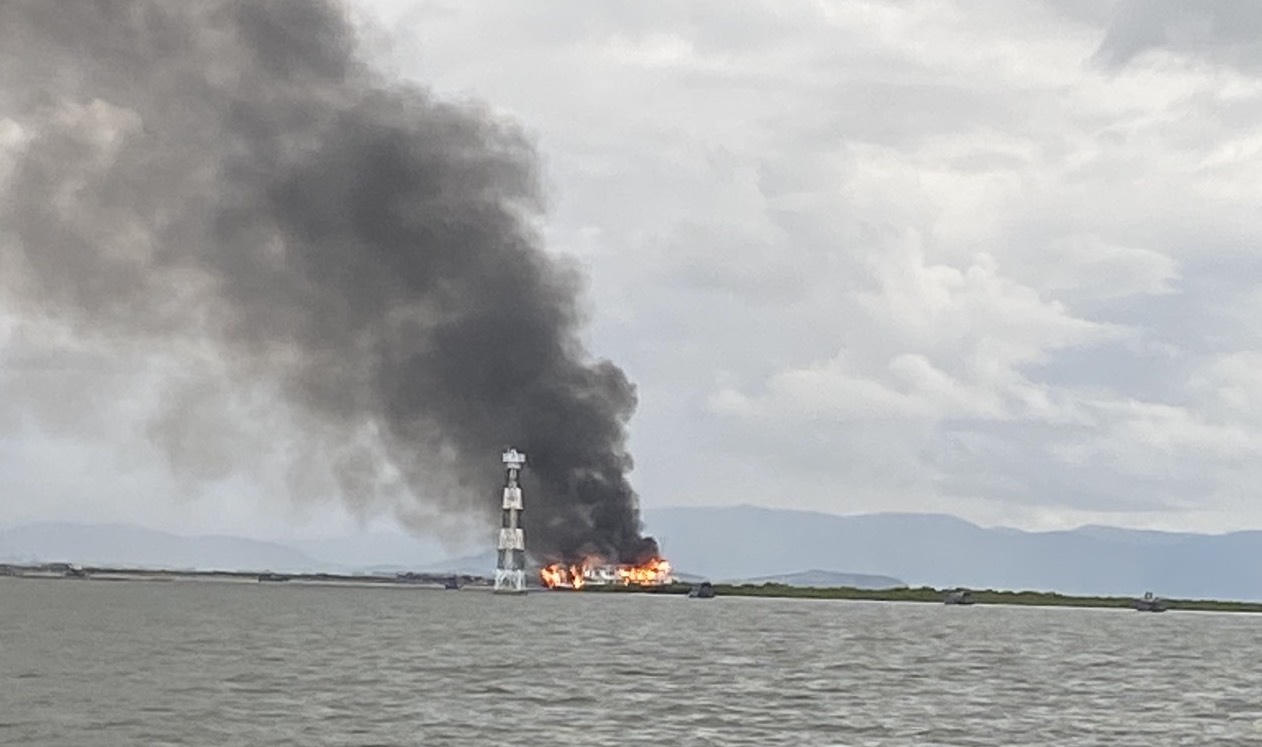 Cháy tàu du lịch tại vùng biển Cát Hải, 6 thuyền viên thoát nạn