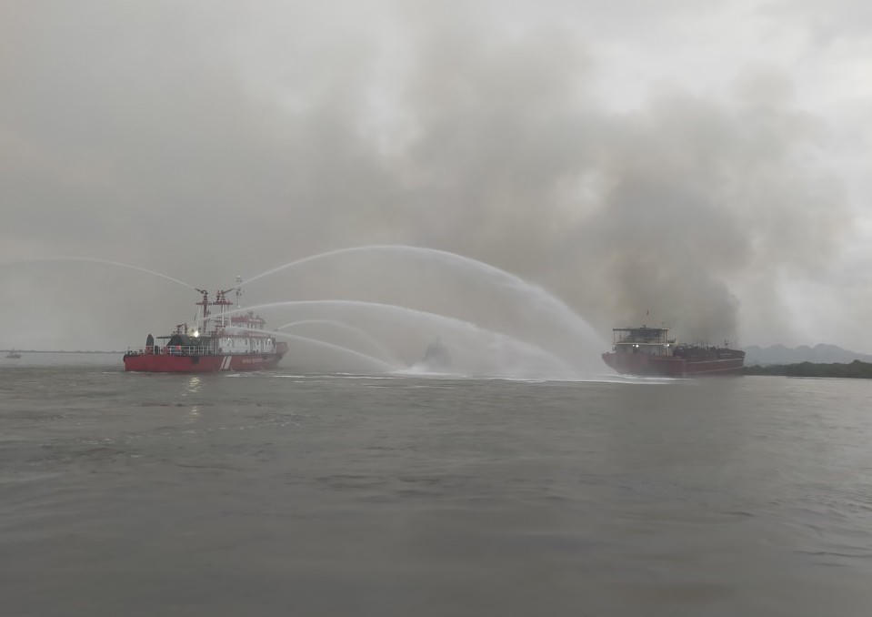 Cháy tàu du lịch tại vùng biển Cát Hải, 6 thuyền viên thoát nạn