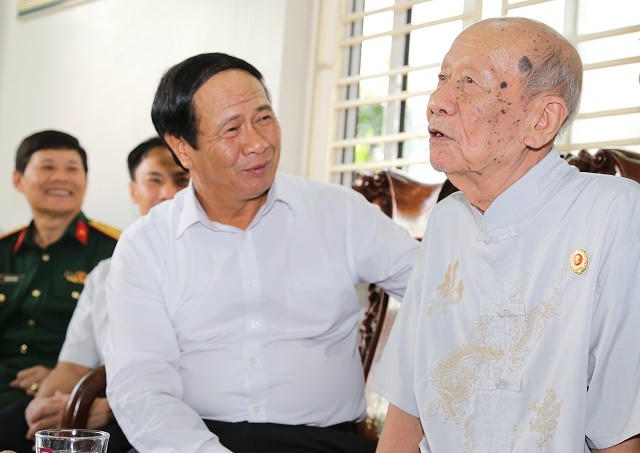 Vĩnh biệt “Trái tim màu Phượng đỏ”