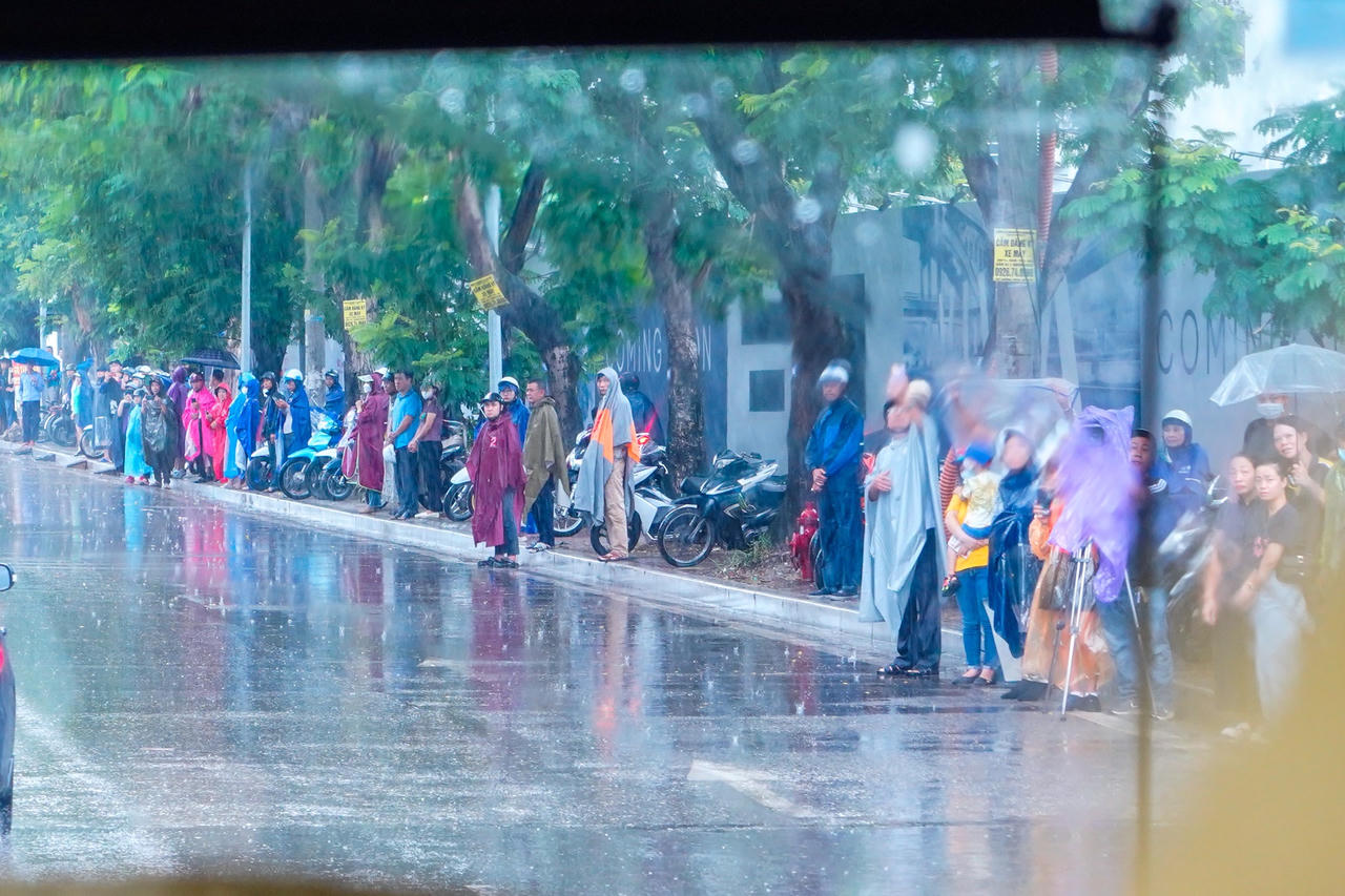 Dòng người tiễn đưa “bác Lê Thành” về với đất Mẹ