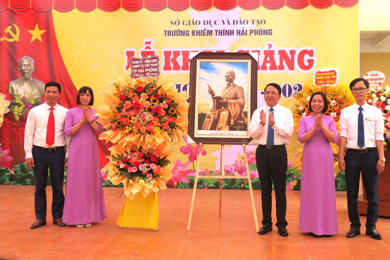 Hơn 400 học sinh khiếm thính, khiếm thị Hải Phòng chào đón năm học mới