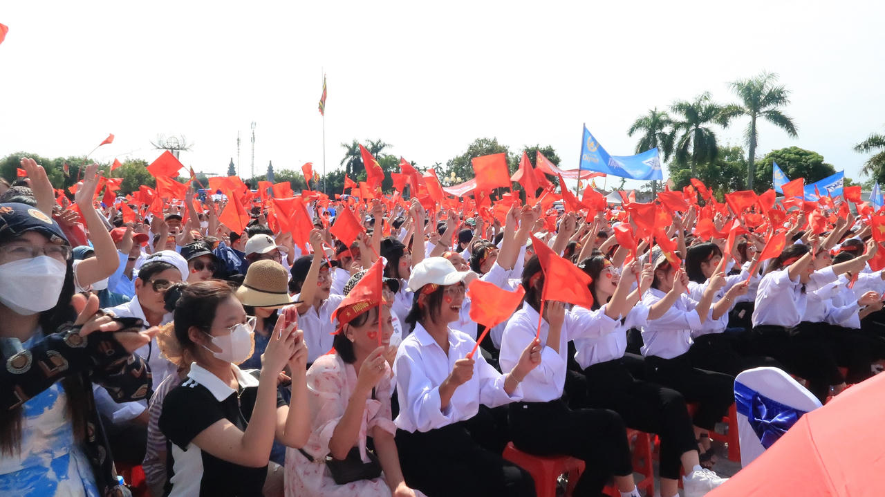 Hàng vạn người 'tiếp lửa' cho 4 nhà leo núi Olympia 2023