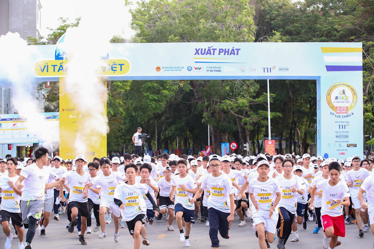 Bí thư Thành uỷ Hải Phòng cùng 4.500 học sinh, giáo viên, phụ huynh tham gia S - Race 2023