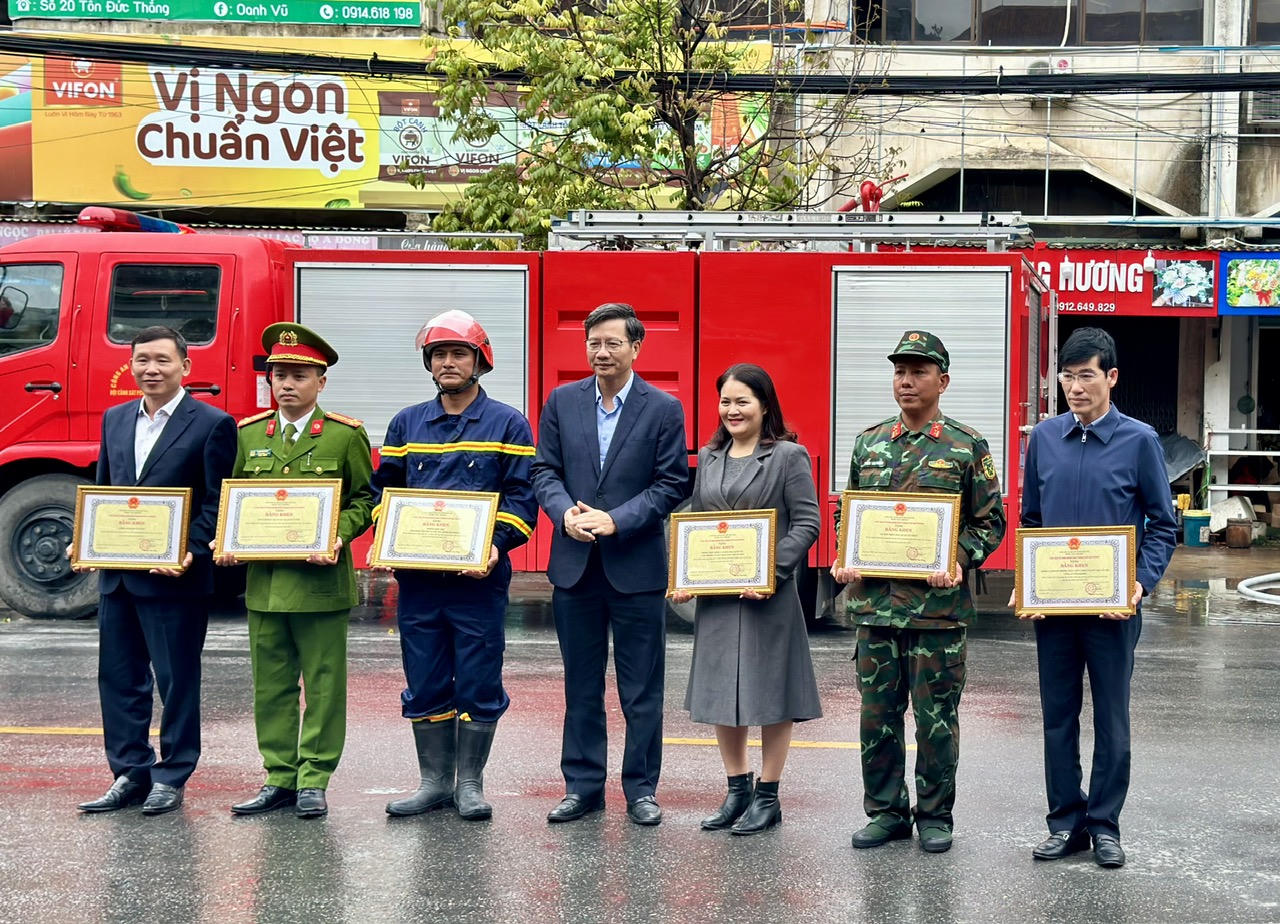 1.000 người tham gia diễn tập phòng cháy chữa cháy tại chợ An Dương