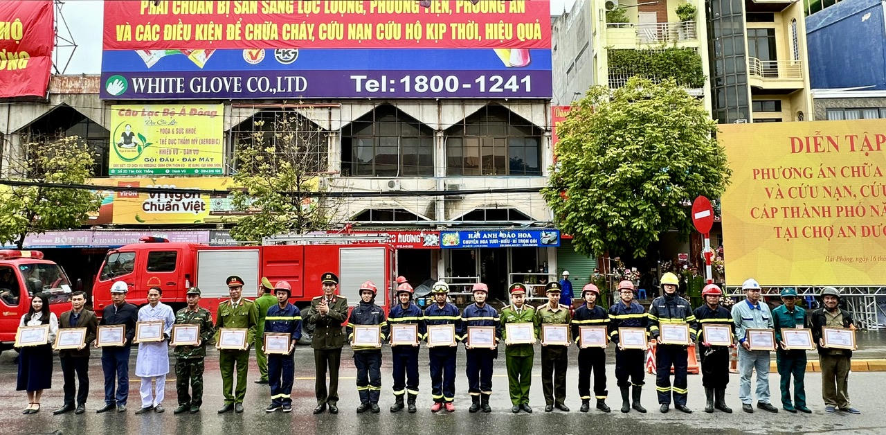 1.000 người tham gia diễn tập phòng cháy chữa cháy tại chợ An Dương