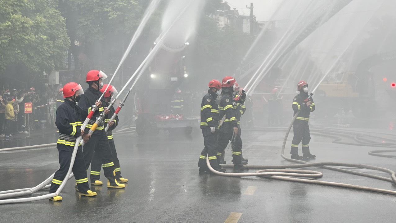 1.000 người tham gia diễn tập phòng cháy chữa cháy tại chợ An Dương