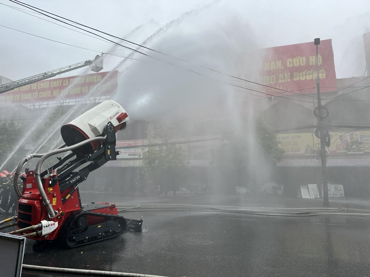 1.000 người tham gia diễn tập phòng cháy chữa cháy tại chợ An Dương