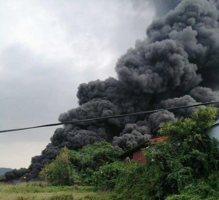 Hải Phòng: Cháy nhà xưởng có chứa hóa chất rộng 1000m2 tại huyện An Lão