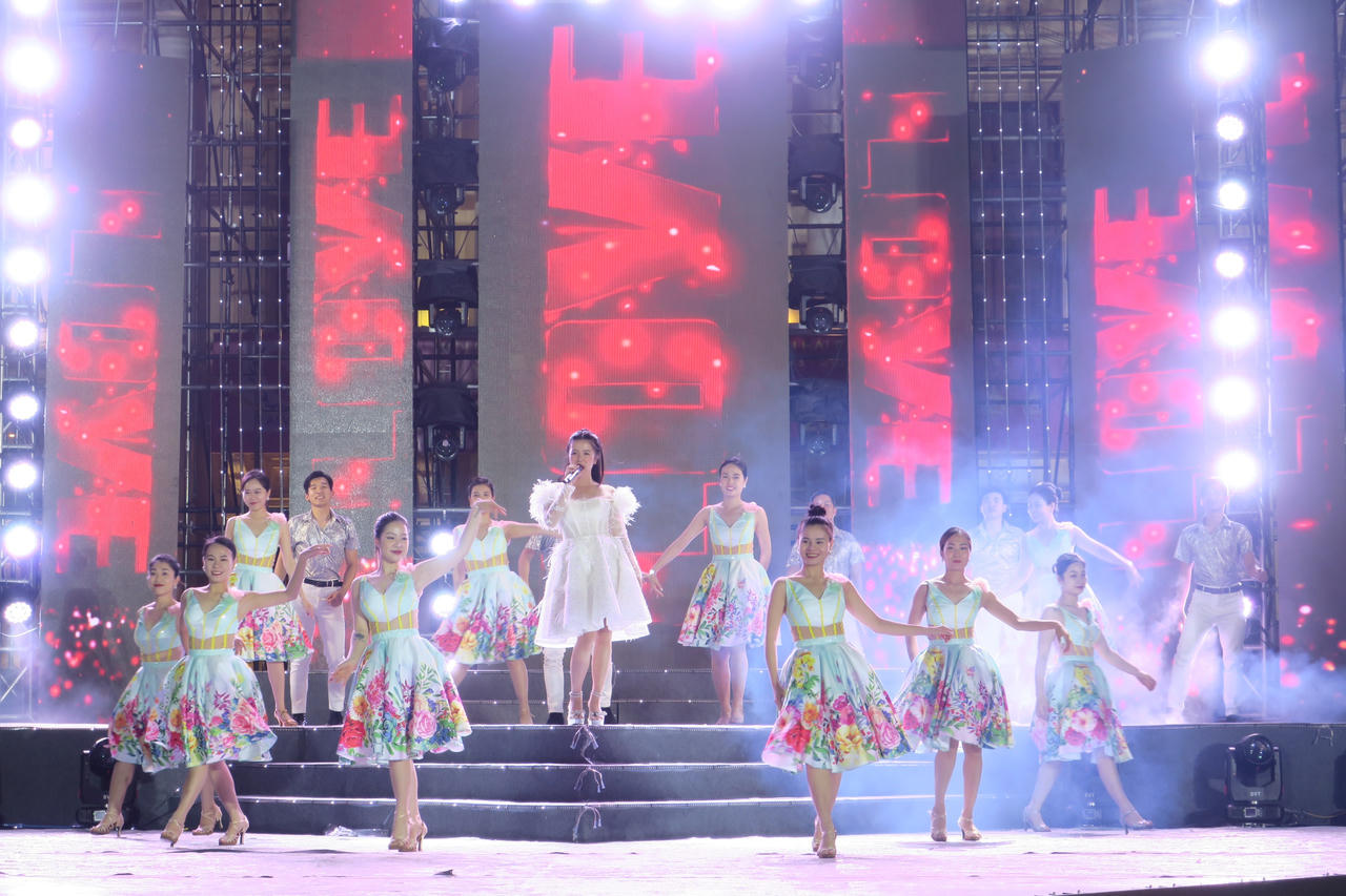 Rực rỡ chương trình nghệ thuật “Hải Phòng chào năm mới 2024”