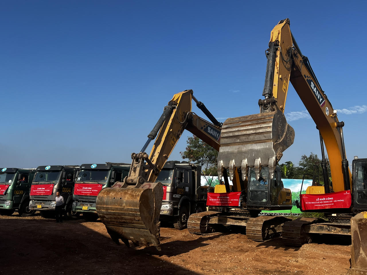 Chủ tịch Quốc hội Vương Đình Huệ dự lễ khởi công dự án nhà ở xã hội tại Hải Phòng