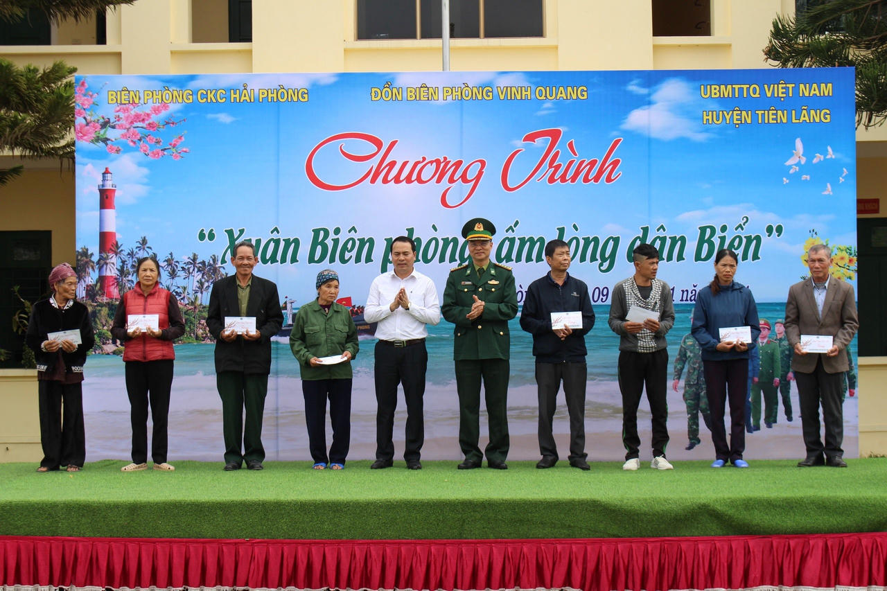 Xuân Biên phòng ấm lòng dân vùng biên giới biển ở Hải Phòng