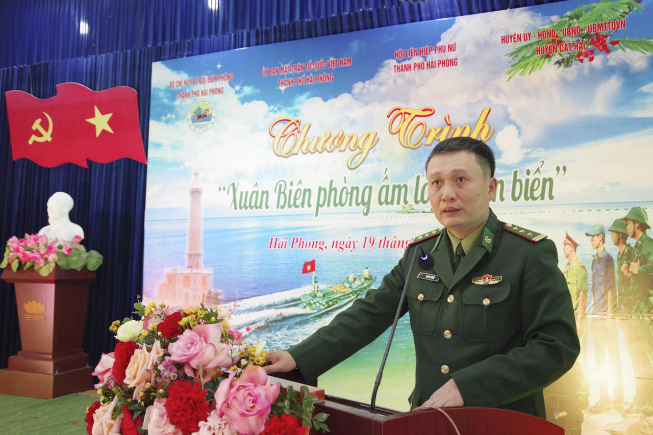 BĐBP Hải Phòng trao 500 suất quà Tết tặng người dân vùng biển 