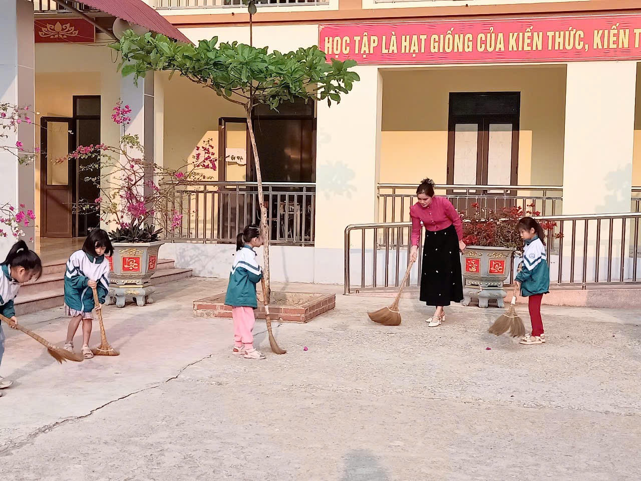 Trường PTDTBT Tiểu học và THCS Mường Tùng: Lan toả ý thức xanh từ những hành động nhỏ