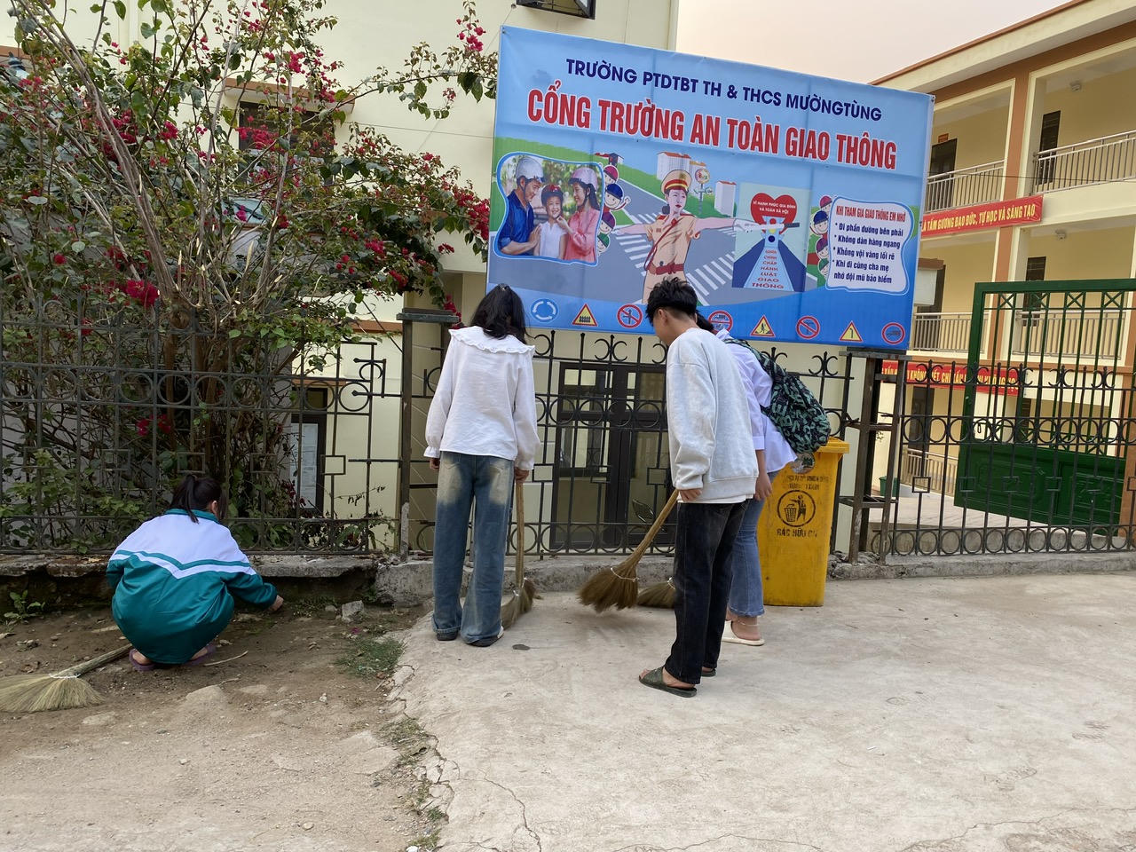 Trường PTDTBT Tiểu học và THCS Mường Tùng: Lan toả ý thức xanh từ những hành động nhỏ