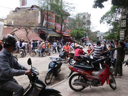 Bắc Giang: Sập nhà 3 tầng, người nhà thoát chết trong gang tấc