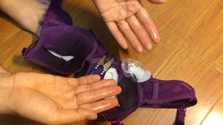 Phát hiện chất lạ trong áo lót ngực mua tại chợ Đông Kinh