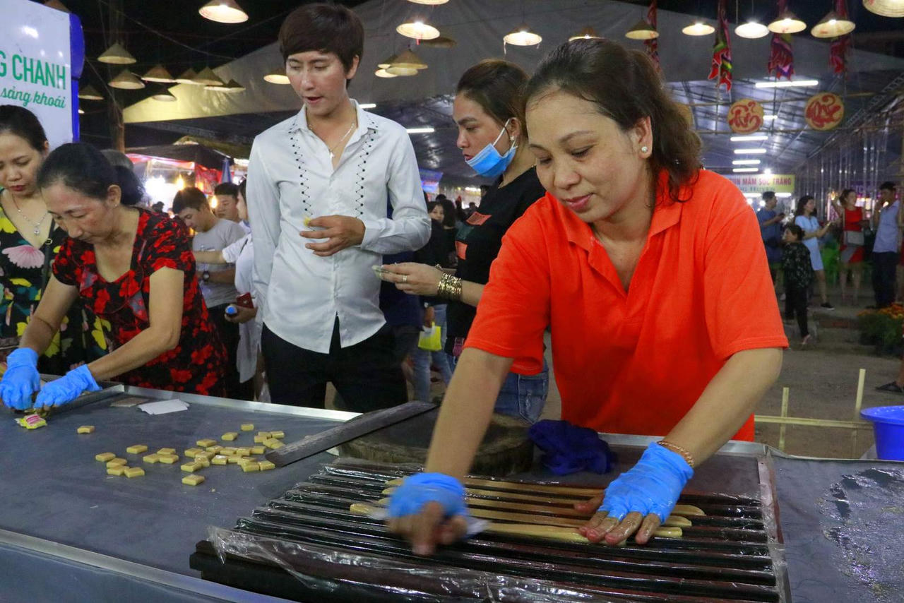 Khai mạc Lễ hội bánh dân gian Nam Bộ lần VIII