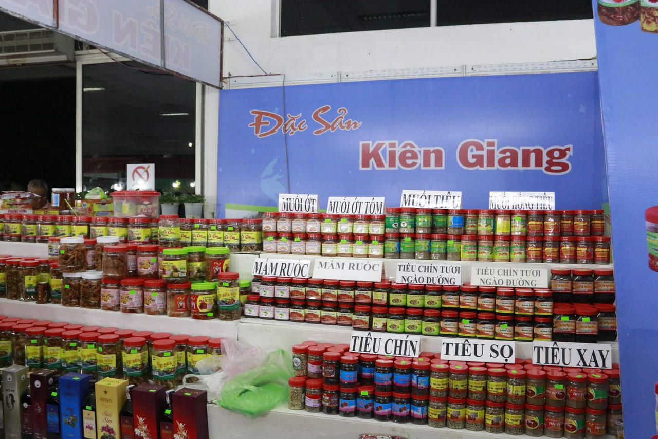 Khai mạc Lễ hội bánh dân gian Nam Bộ lần VIII