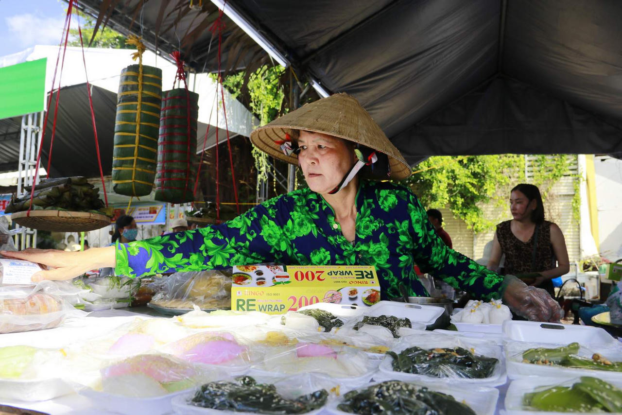 Khai mạc Lễ hội bánh dân gian Nam Bộ lần VIII