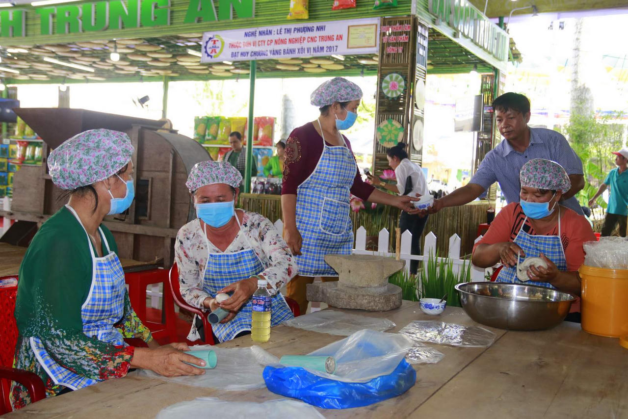 Khai mạc Lễ hội bánh dân gian Nam Bộ lần VIII