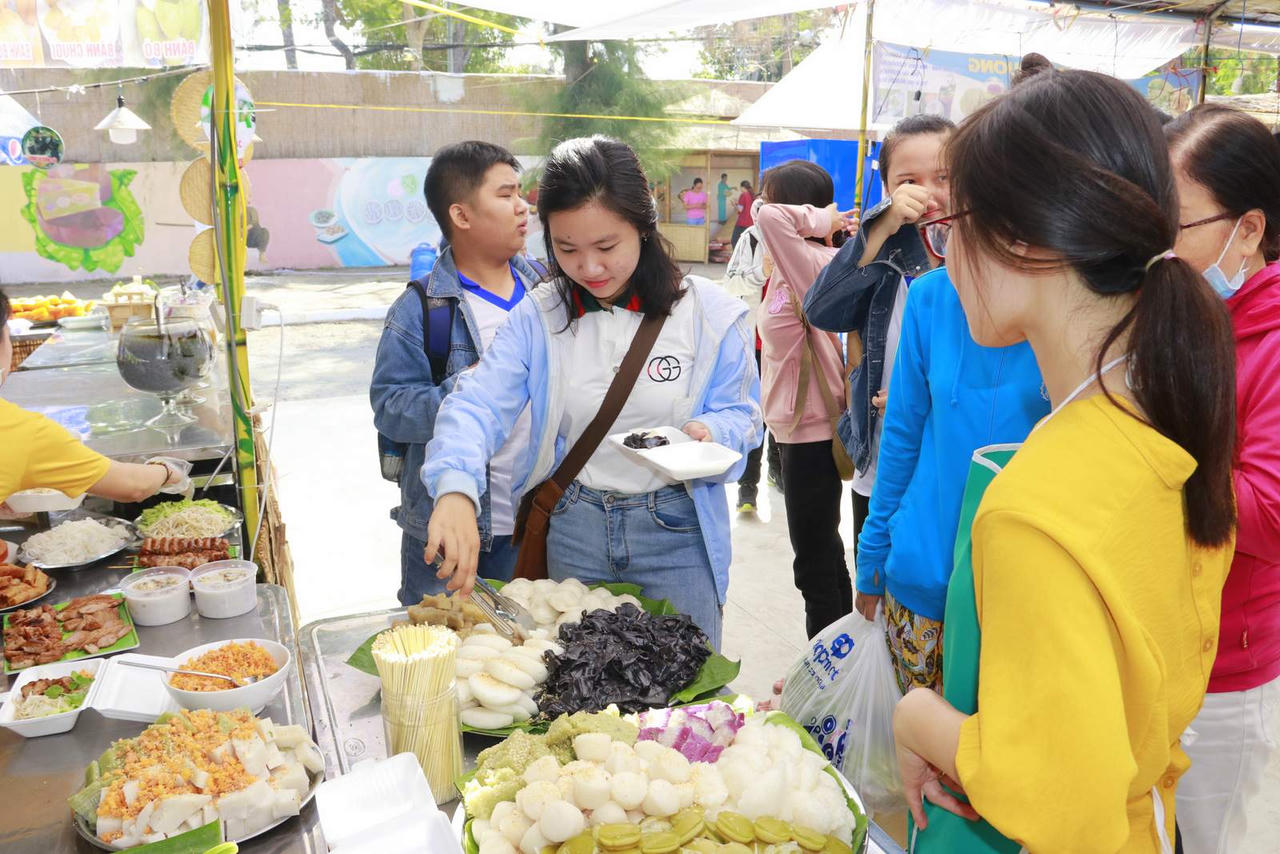 Khai mạc Lễ hội bánh dân gian Nam Bộ lần VIII