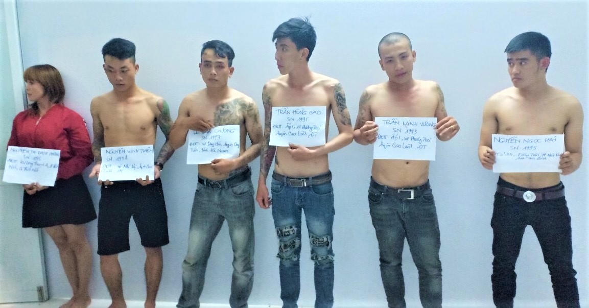 Tự xưng 'cảnh sát hình sự', chửi bới, đánh công an giao thông